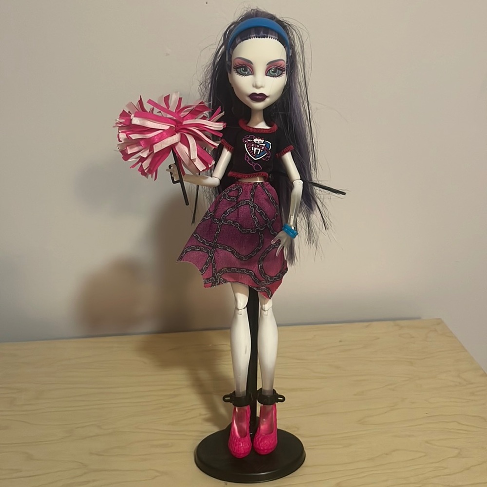 Monster High Ghoul Spirit Spectra Vondergeist Doll with stand